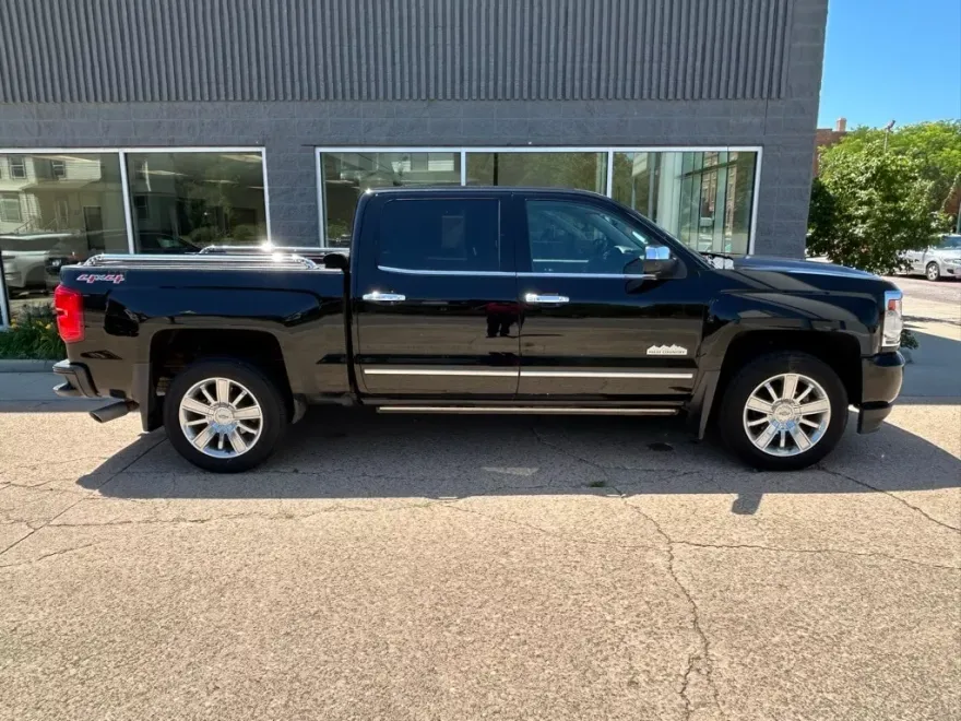 2017 Chevrolet Silverado 1500 High Country photo 1