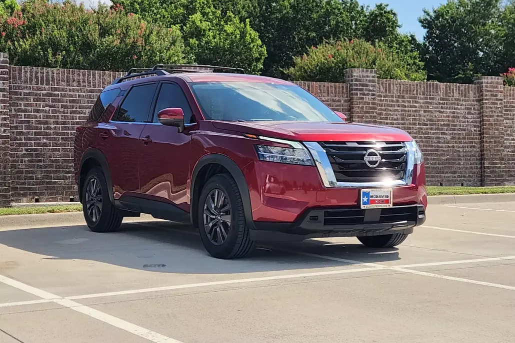 2022 Nissan Pathfinder SV photo 1