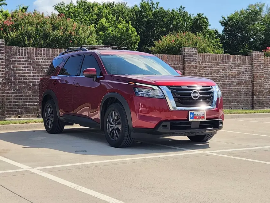 2022 Nissan Pathfinder SV photo 1