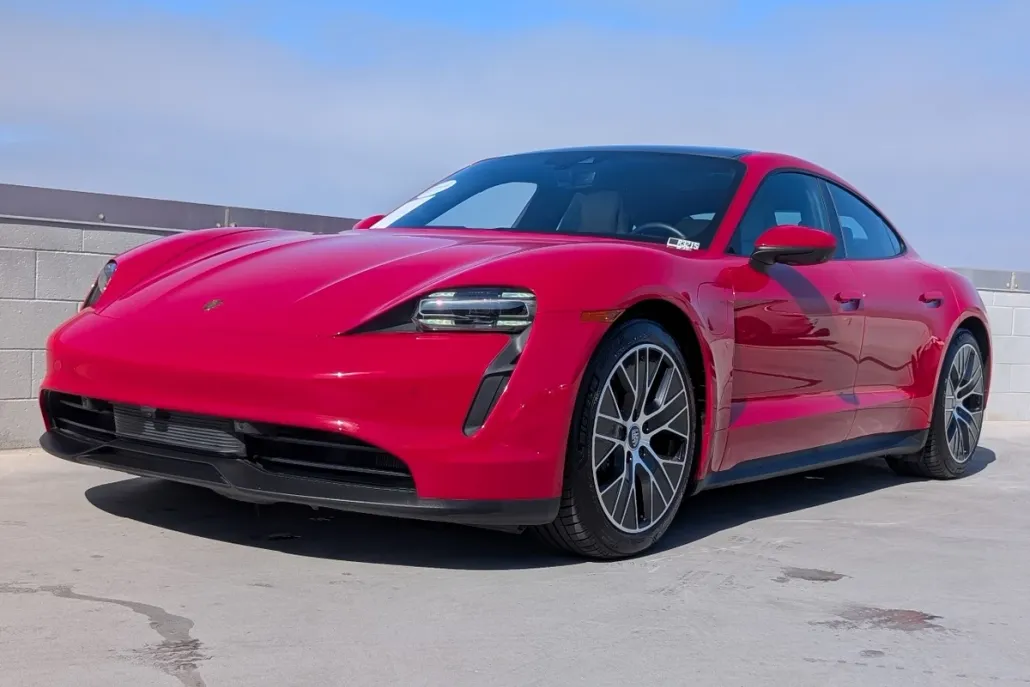2023 Porsche Taycan photo 1