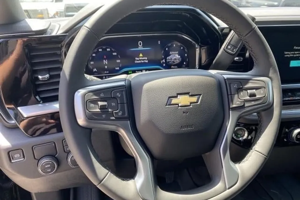 2025 Chevrolet Silverado 1500 LT photo 1