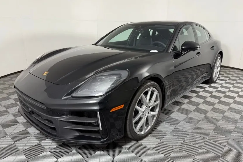 2025 Porsche Panamera 4 photo 1