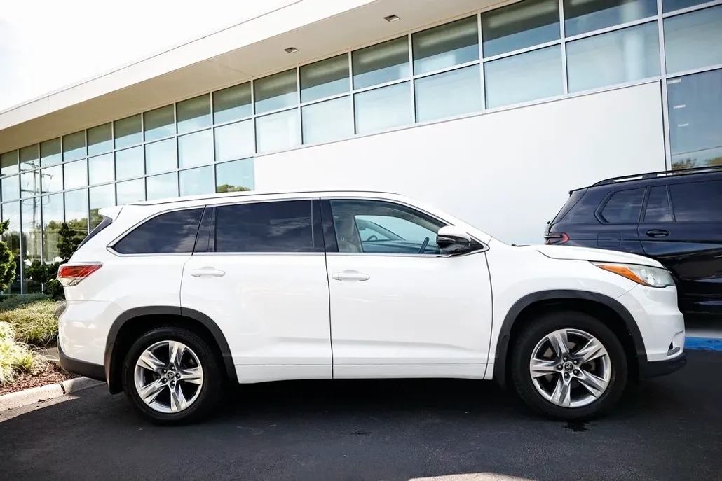 2016 Toyota Highlander Limited Platinum photo 1