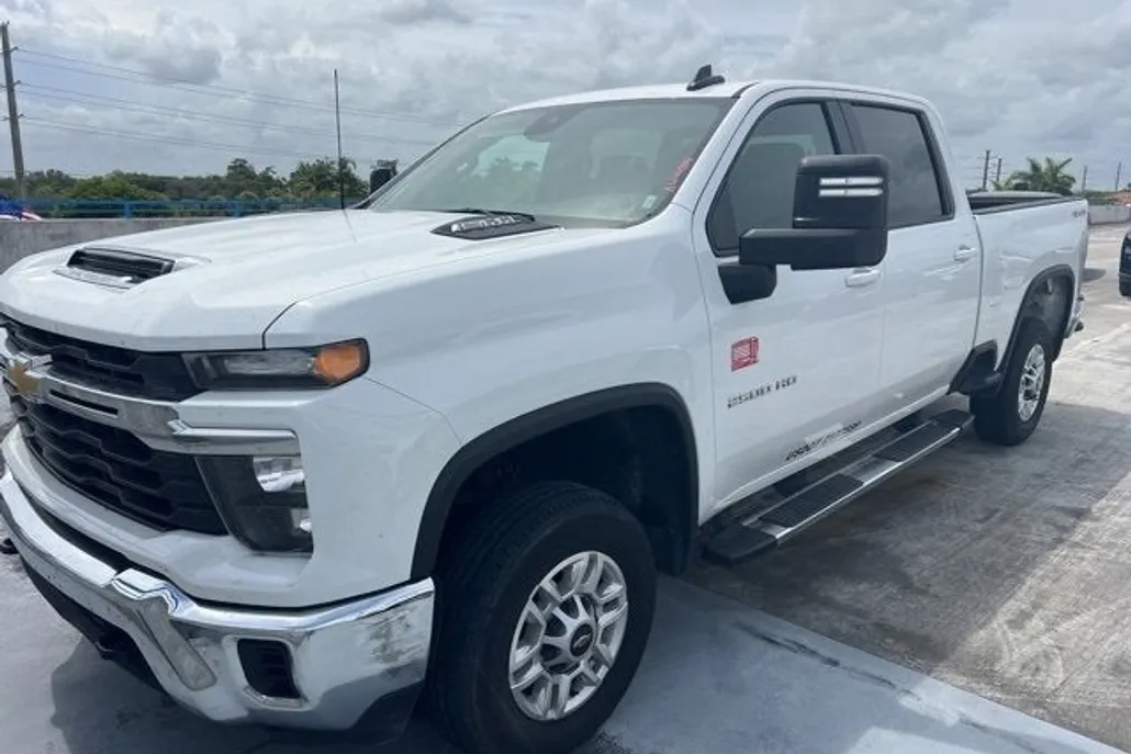 2024 Chevrolet Silverado 2500HD LT photo 1