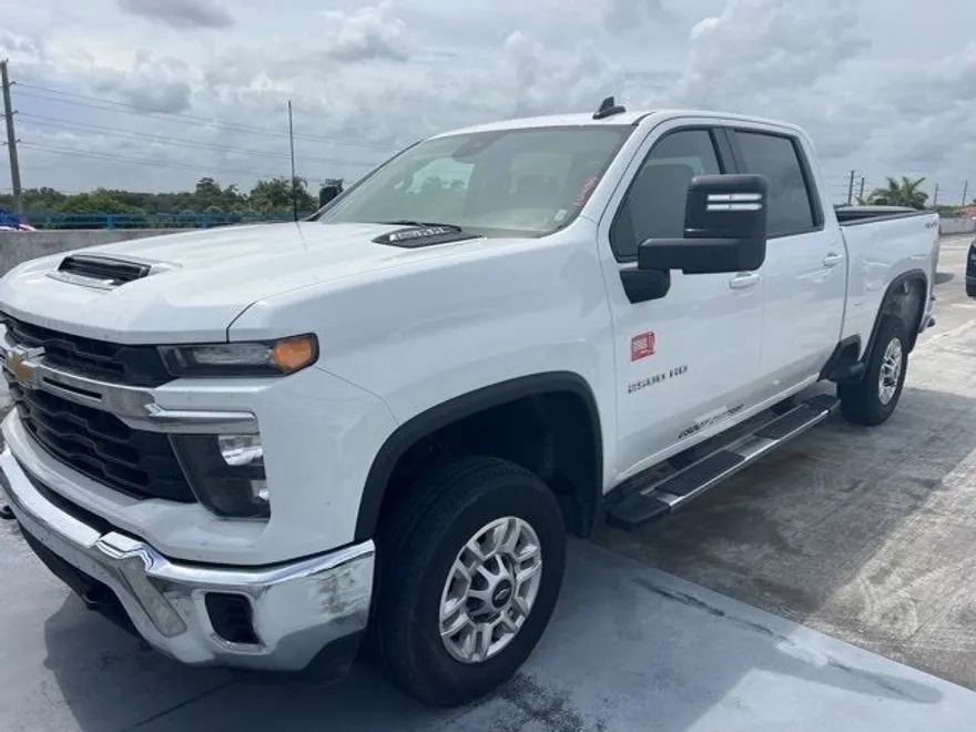 2024 Chevrolet Silverado 2500HD LT photo 1