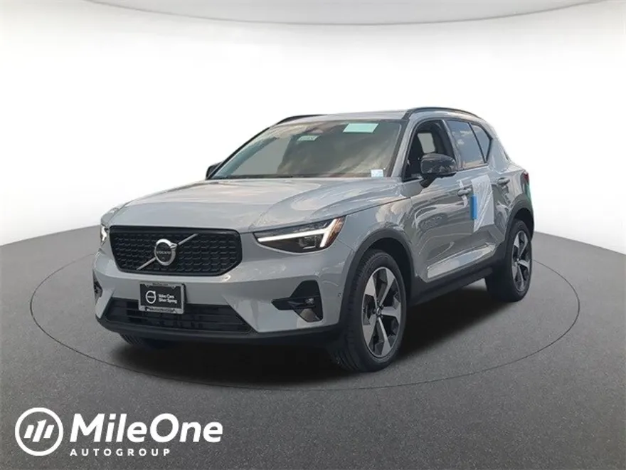 2026 Volvo XC40 Plus photo 1