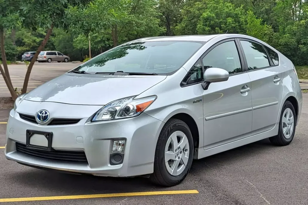 2010 Toyota Prius Two photo 1