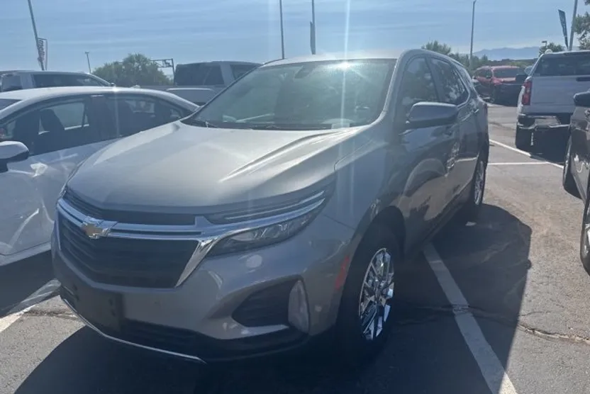 2024 Chevrolet Equinox LT photo 1