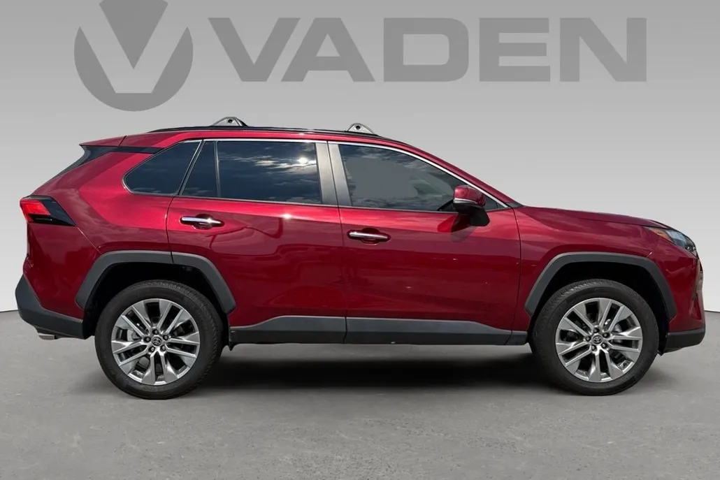 2023 Toyota RAV4 Limited photo 1