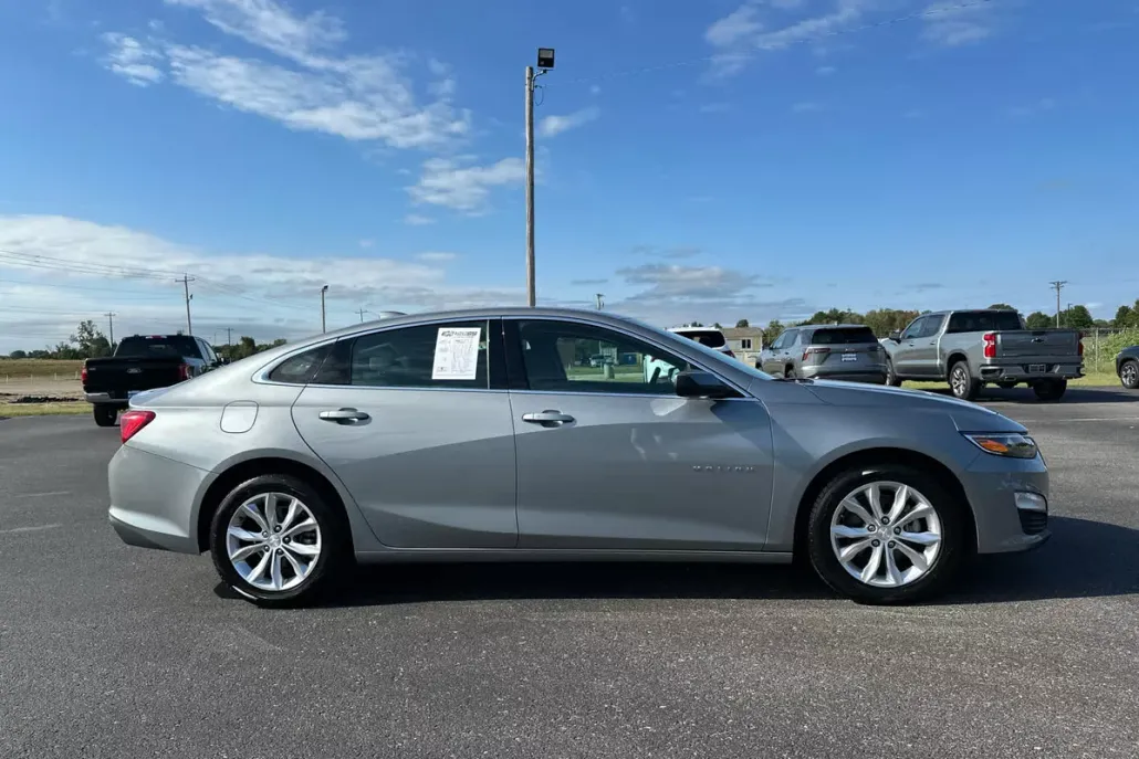 2023 Chevrolet Malibu 1LT photo 1