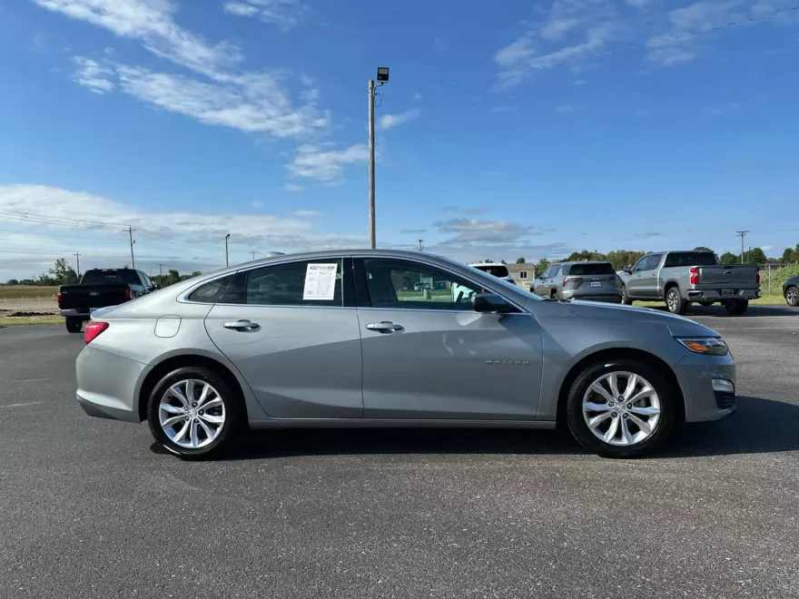 2023 Chevrolet Malibu 1LT photo 1