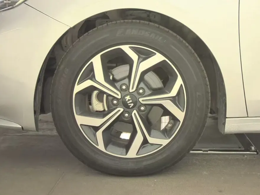 2021 Kia Forte FE LXS photo 1