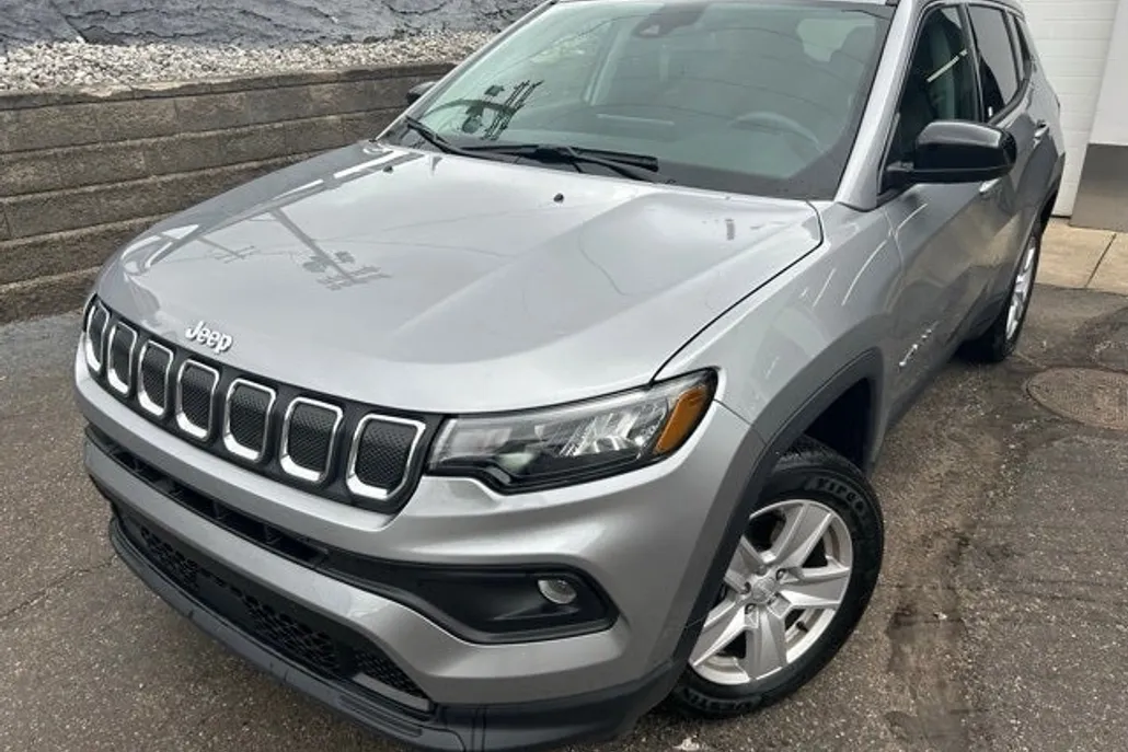 2022 Jeep Compass Latitude photo 1