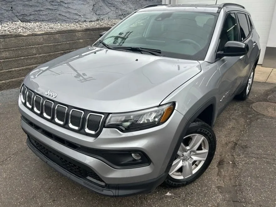 2022 Jeep Compass Latitude photo 1
