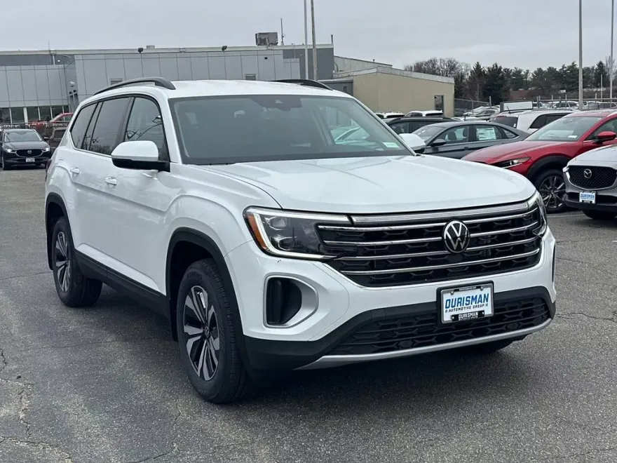 2025 Volkswagen Atlas SE photo 1