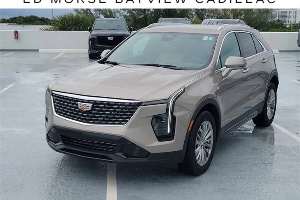 2025 Cadillac XT4 Premium Luxury photo 1