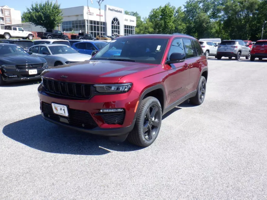 2024 Jeep Grand Cherokee Limited photo 1