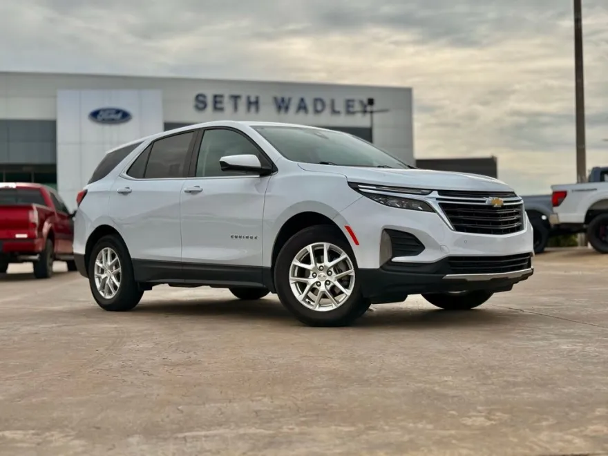 2023 Chevrolet Equinox LT photo 1