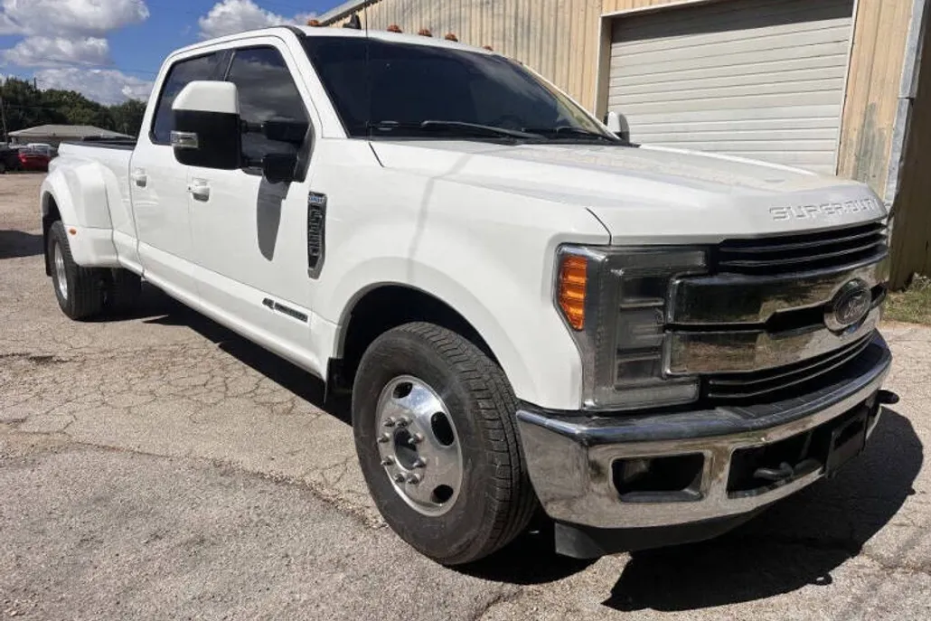 2019 Ford F-350 Lariat photo 1