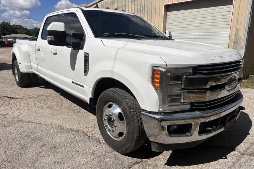 2019 Ford F-350 Lariat photo 1