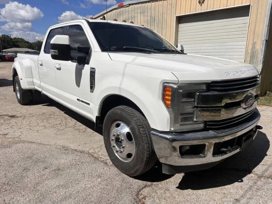 2019 Ford F-350 Lariat photo 1