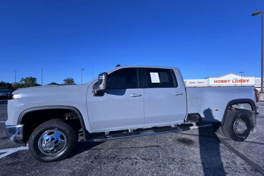 2024 Chevrolet Silverado 3500HD LT photo 1