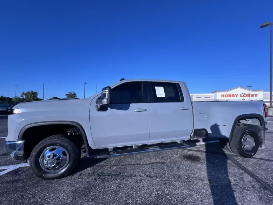 2024 Chevrolet Silverado 3500HD LT photo 1