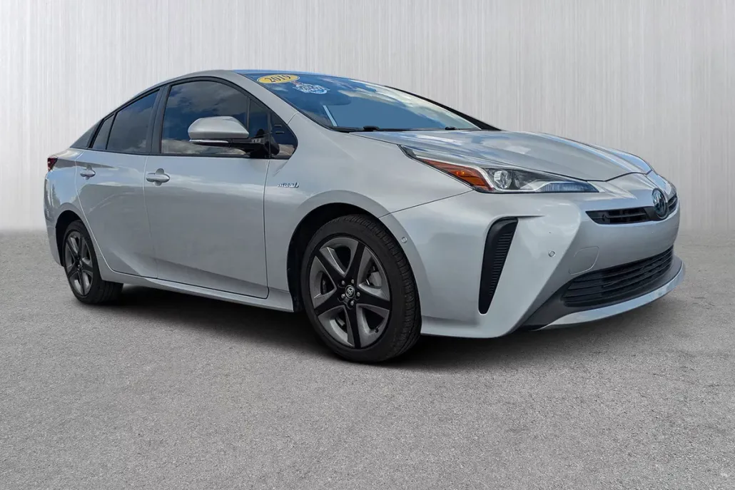 2019 Toyota Prius Limited photo 1