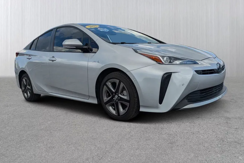 2019 Toyota Prius L Eco photo 1