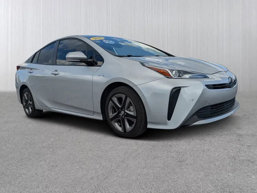 2019 Toyota Prius Limited photo 1