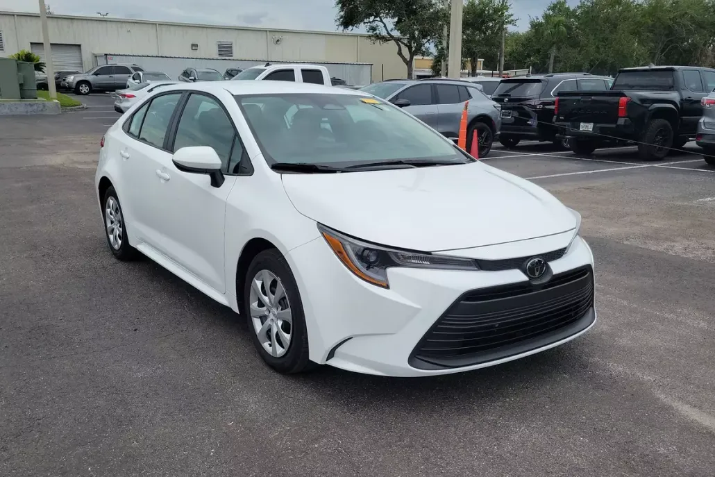 2024 Toyota Corolla LE photo 1
