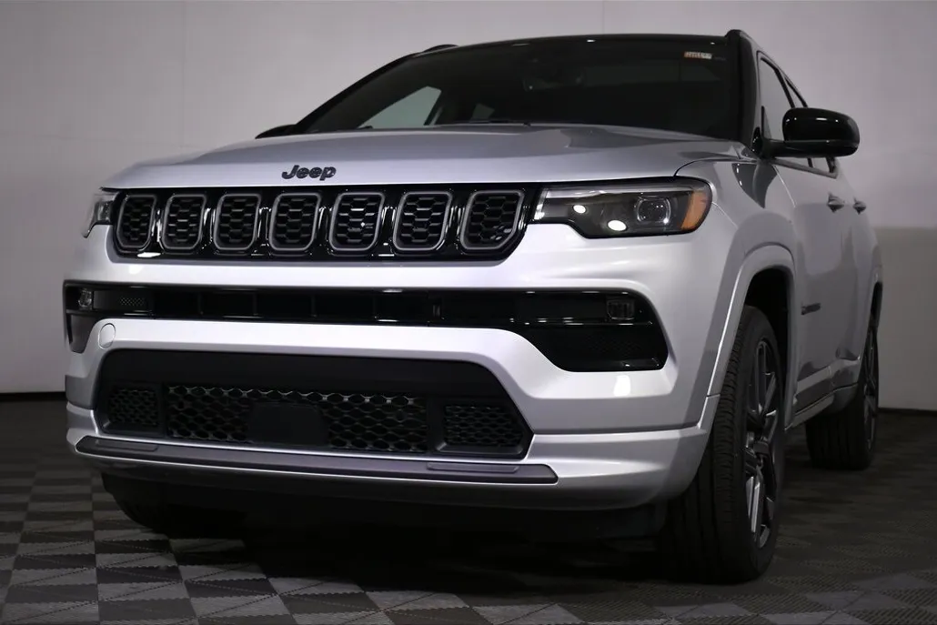 2025 Jeep Compass Limited photo 1
