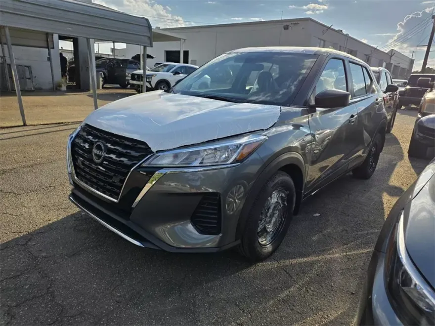 2025 Nissan Kicks Play S photo 1