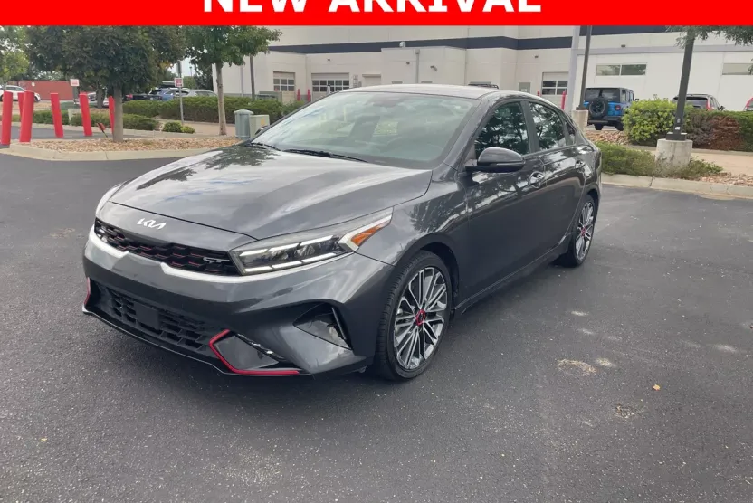 2023 Kia Forte GT photo 1