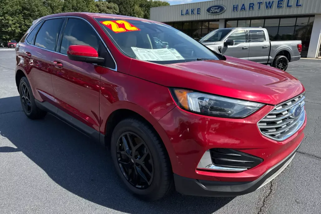 2022 Ford Edge SEL photo 1