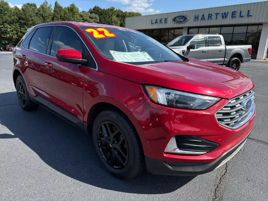 2022 Ford Edge SEL photo 1