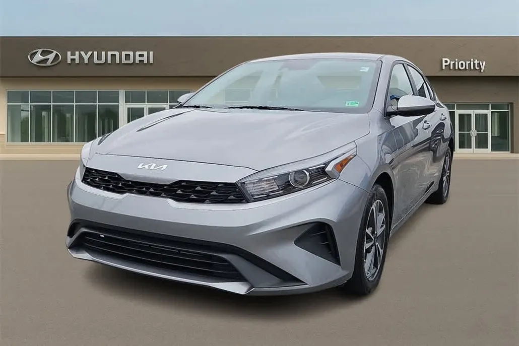 2024 Kia Forte LXS photo 1