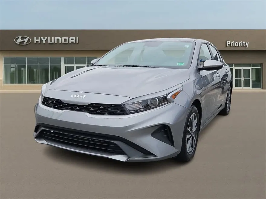 2024 Kia Forte LXS photo 1