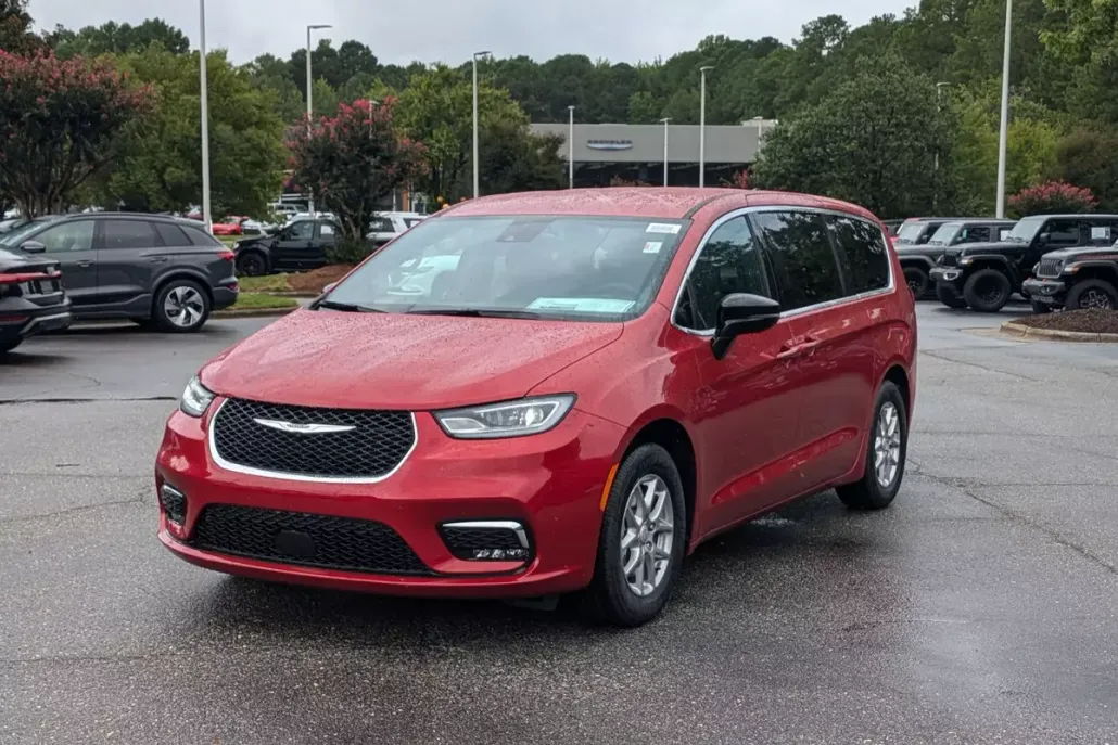 2026 Chrysler Pacifica photo 1