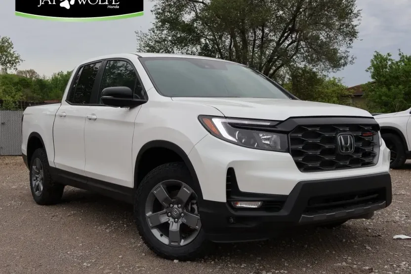 2025 Honda Ridgeline TrailSport photo 1
