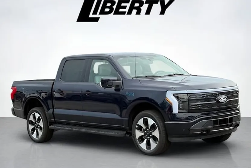 2025 Ford F-150 Lightning Platinum photo 1