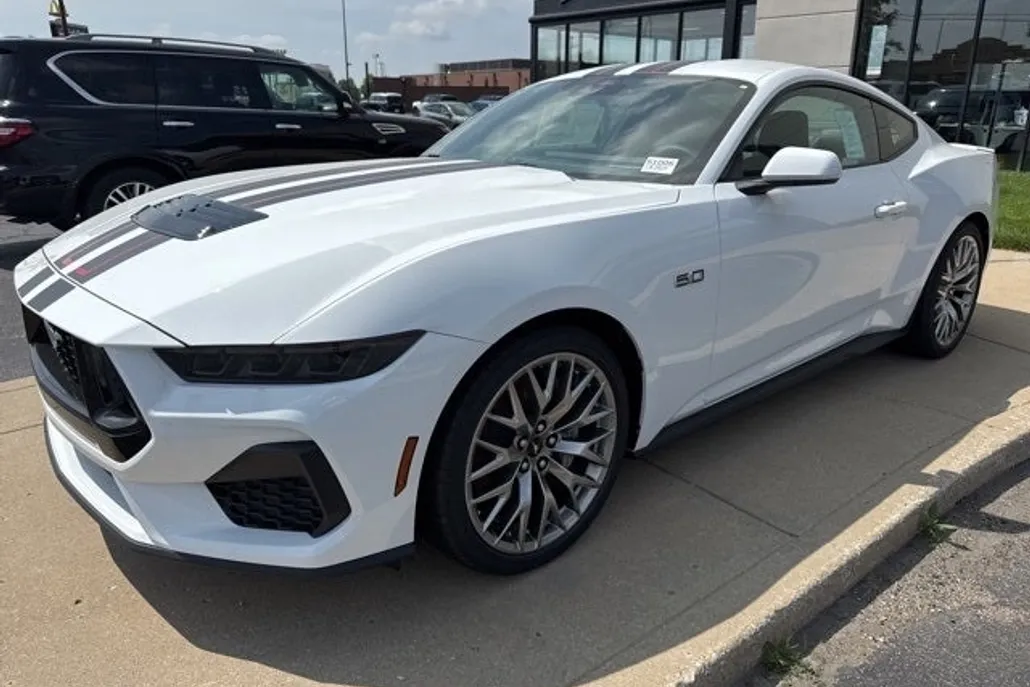 2025 Ford Mustang GT Premium photo 1