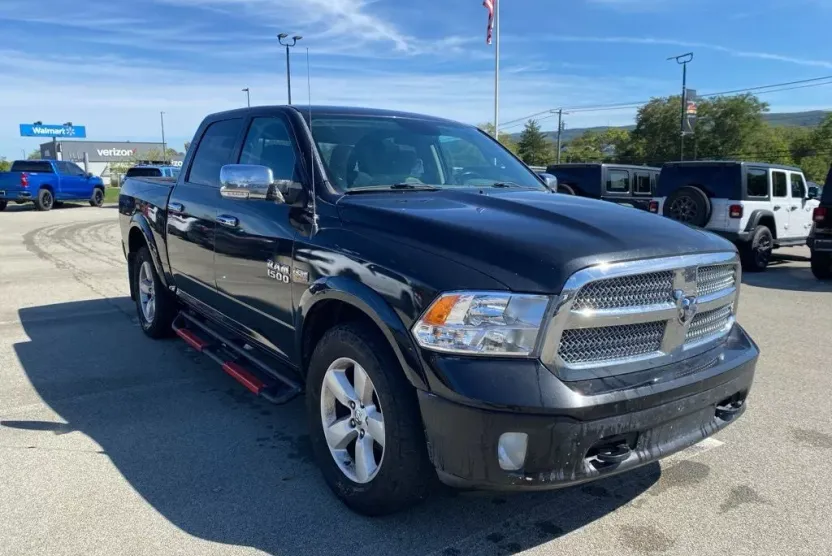 2018 Ram 1500 SLT photo 1