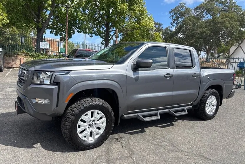 2022 Nissan Frontier Crew Cab SV photo 1