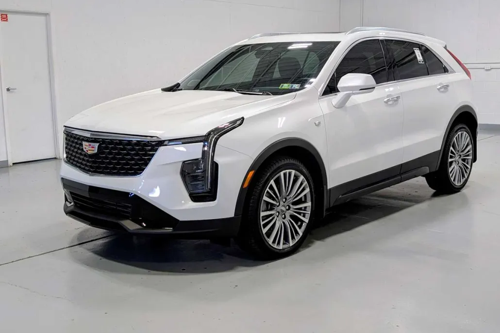 2024 Cadillac XT4 Premium Luxury photo 1