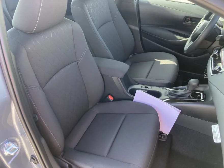 2025 Toyota Corolla LE photo 1