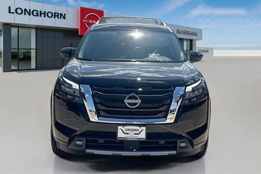 2025 Nissan Pathfinder SL photo 1