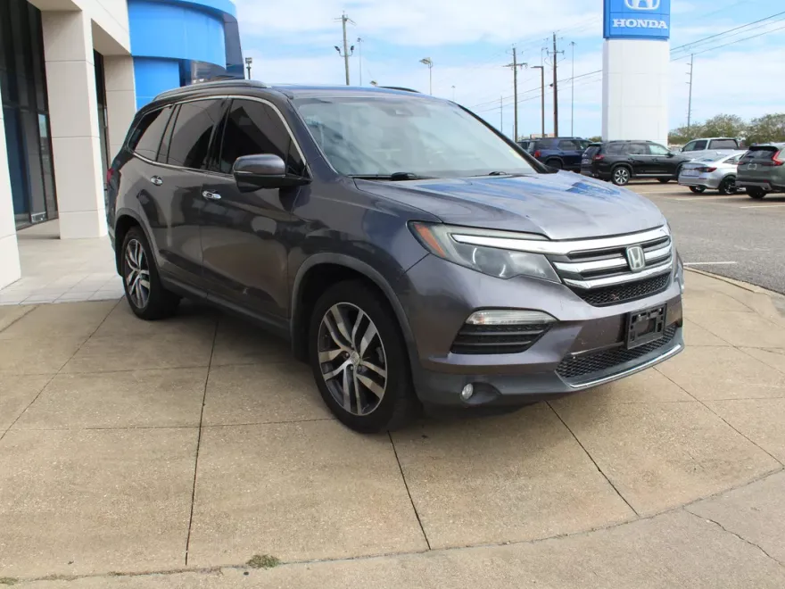 2017 Honda Pilot Touring photo 1