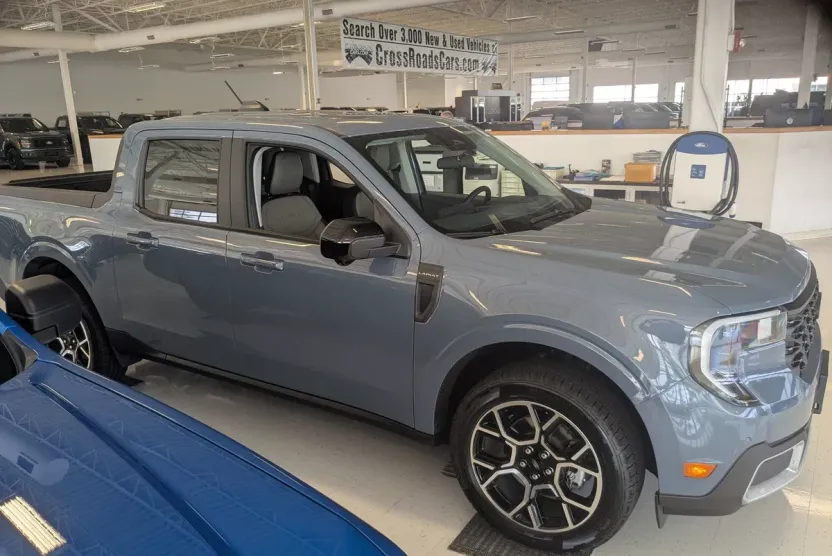 2025 Ford Maverick Lariat photo 1
