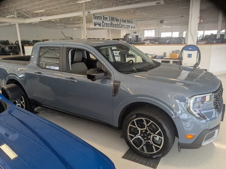2025 Ford Maverick Lariat photo 1